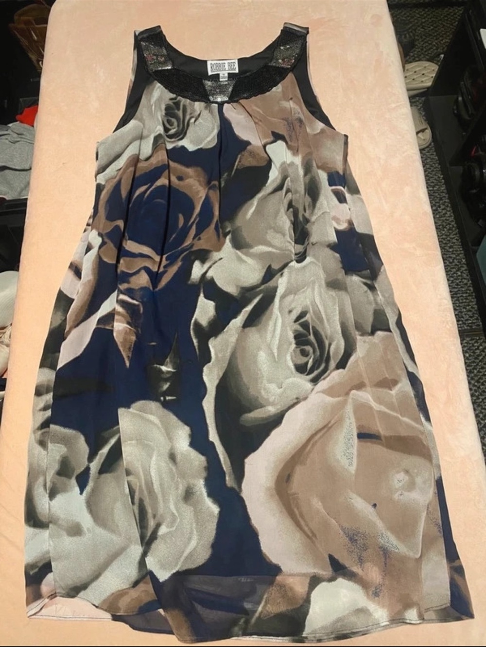 Robbie Bee Floral Sleeveless Shift Dress